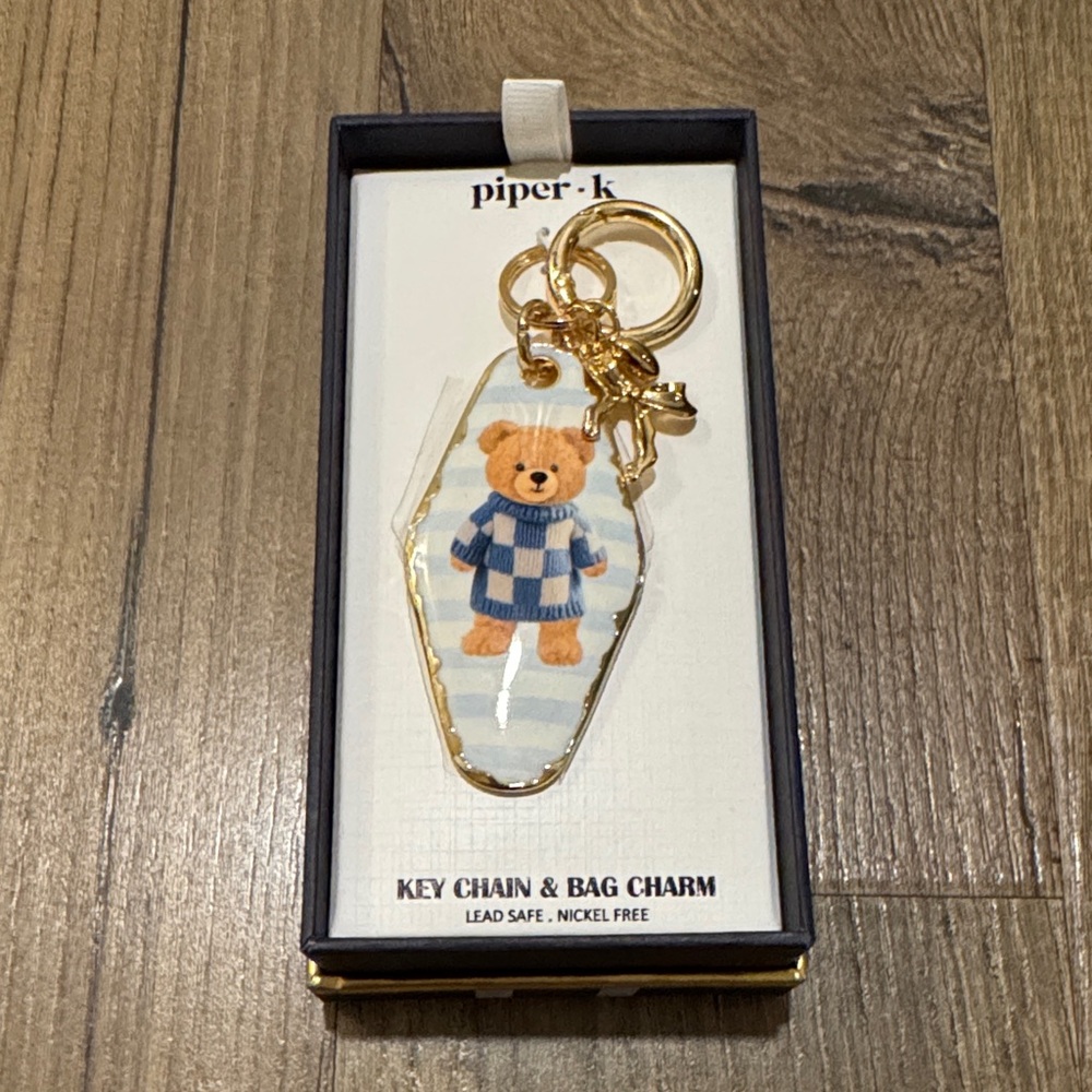 NIB Piper K Key Chain & Bag Charm Teddy Bear in Sweater w/ Bow and Heart Charms
